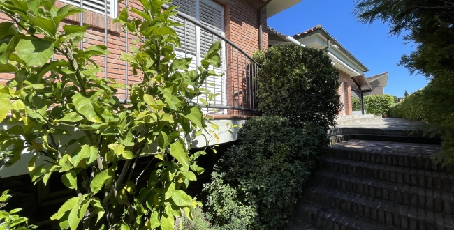 CASA UNIFAMILIAR AMB HABITATGE EN UNA SOLA PLANTA, PRIVACITAT I VISTES A LA ZONA DE PALAU - GIRONA