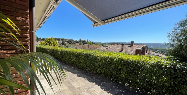 CASA UNIFAMILIAR AMB HABITATGE EN UNA SOLA PLANTA, PRIVACITAT I VISTES A LA ZONA DE PALAU - GIRONA