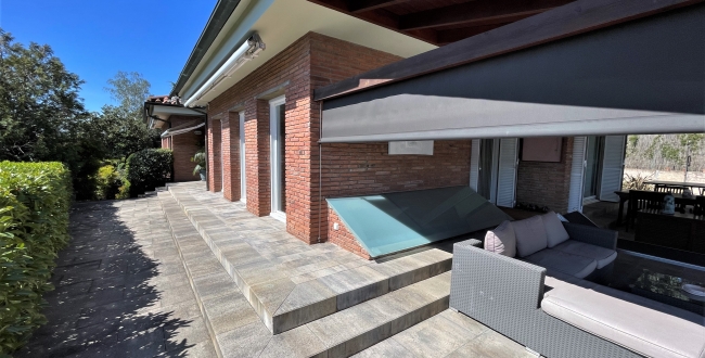 CASA UNIFAMILIAR AMB HABITATGE EN UNA SOLA PLANTA, PRIVACITAT I VISTES A LA ZONA DE PALAU - GIRONA