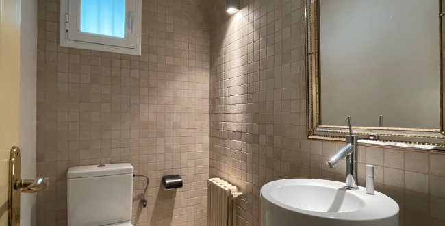 CASA UNIFAMILIAR AMB HABITATGE EN UNA SOLA PLANTA, PRIVACITAT I VISTES A LA ZONA DE PALAU - GIRONA