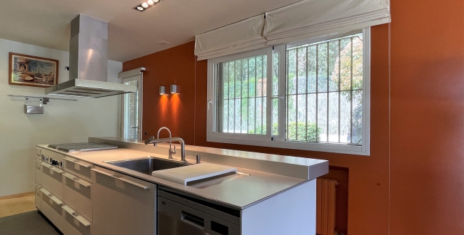 CASA UNIFAMILIAR AMB HABITATGE EN UNA SOLA PLANTA, PRIVACITAT I VISTES A LA ZONA DE PALAU - GIRONA