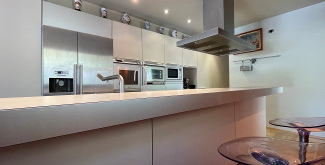 CASA UNIFAMILIAR AMB HABITATGE EN UNA SOLA PLANTA, PRIVACITAT I VISTES A LA ZONA DE PALAU - GIRONA