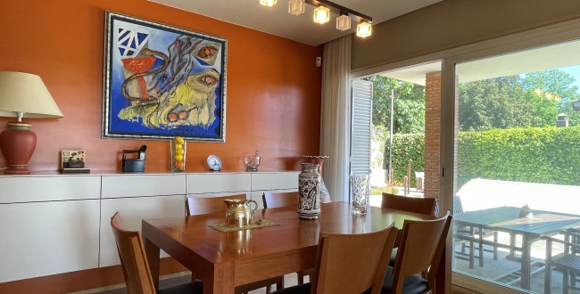 CASA UNIFAMILIAR AMB HABITATGE EN UNA SOLA PLANTA, PRIVACITAT I VISTES A LA ZONA DE PALAU - GIRONA