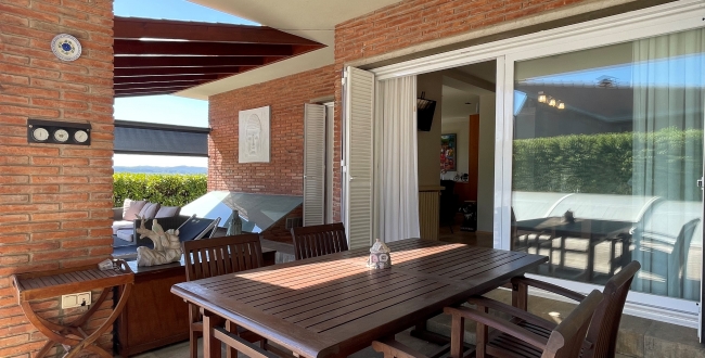 CASA UNIFAMILIAR AMB HABITATGE EN UNA SOLA PLANTA, PRIVACITAT I VISTES A LA ZONA DE PALAU - GIRONA