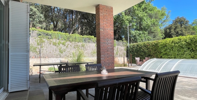 CASA UNIFAMILIAR AMB HABITATGE EN UNA SOLA PLANTA, PRIVACITAT I VISTES A LA ZONA DE PALAU - GIRONA