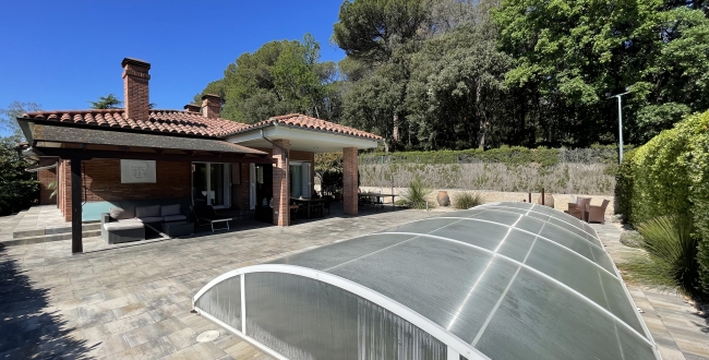 CASA UNIFAMILIAR AMB HABITATGE EN UNA SOLA PLANTA, PRIVACITAT I VISTES A LA ZONA DE PALAU - GIRONA