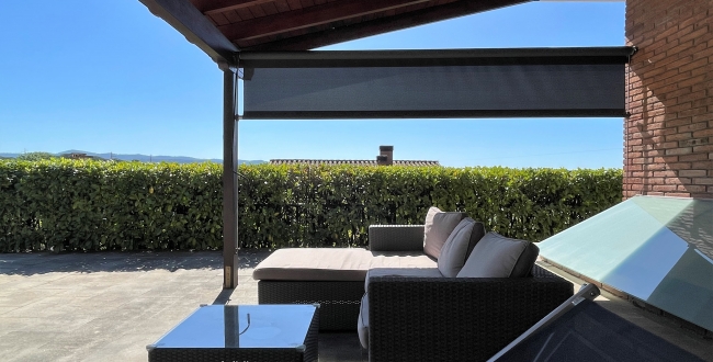 CASA UNIFAMILIAR AMB HABITATGE EN UNA SOLA PLANTA, PRIVACITAT I VISTES A LA ZONA DE PALAU - GIRONA