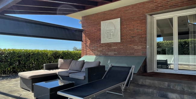 CASA UNIFAMILIAR AMB HABITATGE EN UNA SOLA PLANTA, PRIVACITAT I VISTES A LA ZONA DE PALAU - GIRONA