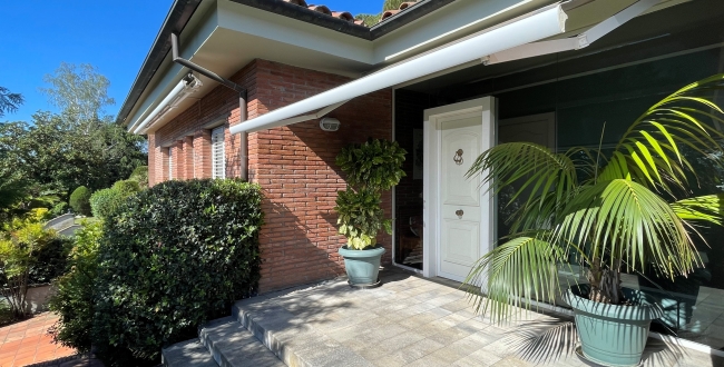 CASA UNIFAMILIAR AMB HABITATGE EN UNA SOLA PLANTA, PRIVACITAT I VISTES A LA ZONA DE PALAU - GIRONA