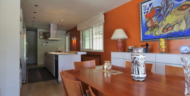 CASA UNIFAMILIAR AMB HABITATGE EN UNA SOLA PLANTA, PRIVACITAT I VISTES A LA ZONA DE PALAU - GIRONA