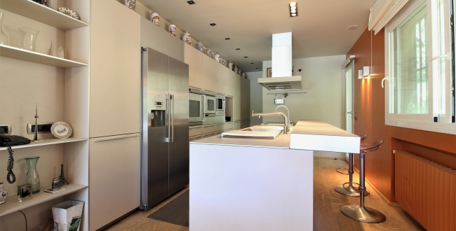 CASA UNIFAMILIAR AMB HABITATGE EN UNA SOLA PLANTA, PRIVACITAT I VISTES A LA ZONA DE PALAU - GIRONA