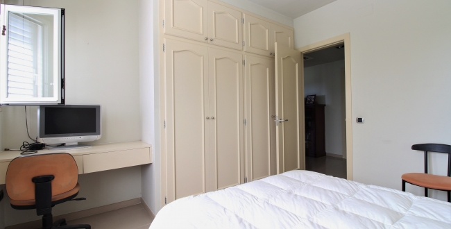 CASA UNIFAMILIAR AMB HABITATGE EN UNA SOLA PLANTA, PRIVACITAT I VISTES A LA ZONA DE PALAU - GIRONA