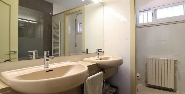 CASA UNIFAMILIAR AMB HABITATGE EN UNA SOLA PLANTA, PRIVACITAT I VISTES A LA ZONA DE PALAU - GIRONA