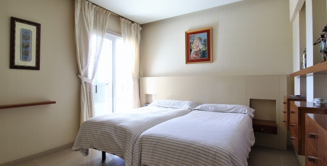 CASA UNIFAMILIAR AMB HABITATGE EN UNA SOLA PLANTA, PRIVACITAT I VISTES A LA ZONA DE PALAU - GIRONA