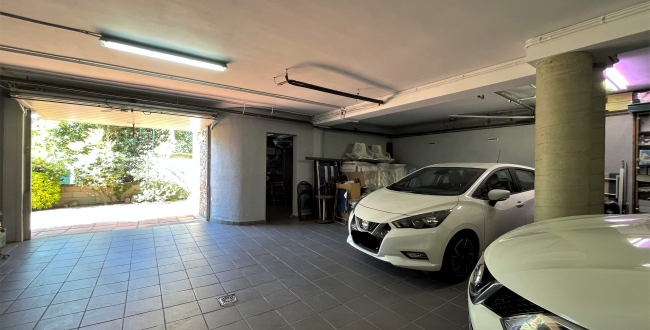 CASA UNIFAMILIAR AMB HABITATGE EN UNA SOLA PLANTA, PRIVACITAT I VISTES A LA ZONA DE PALAU - GIRONA