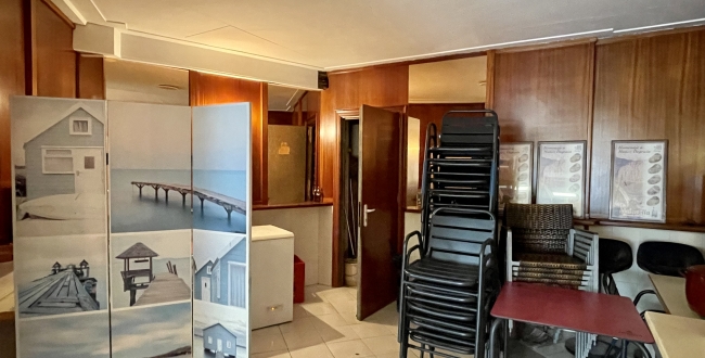 LOCAL CANTONER AMB SORTIDA DE FUMS I TERRASSA EXTERIOR