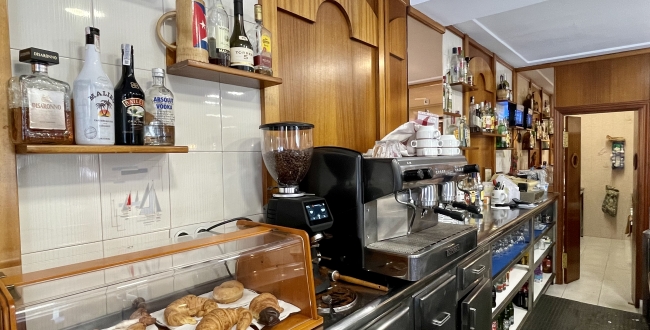 LOCAL CANTONER AMB SORTIDA DE FUMS I TERRASSA EXTERIOR