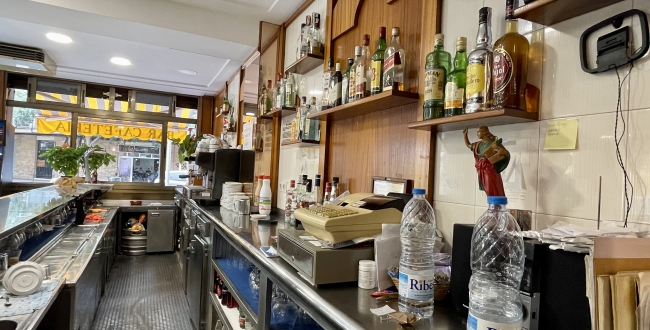 LOCAL CANTONER AMB SORTIDA DE FUMS I TERRASSA EXTERIOR