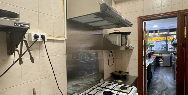 LOCAL CANTONER AMB SORTIDA DE FUMS I TERRASSA EXTERIOR