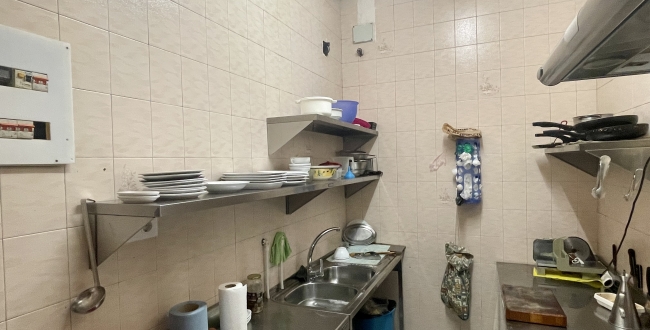 LOCAL CANTONER AMB SORTIDA DE FUMS I TERRASSA EXTERIOR