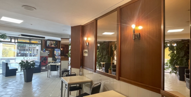 LOCAL CANTONER AMB SORTIDA DE FUMS I TERRASSA EXTERIOR