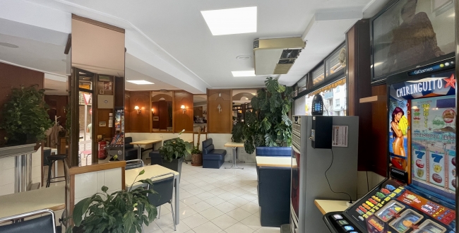 LOCAL CANTONER AMB SORTIDA DE FUMS I TERRASSA EXTERIOR