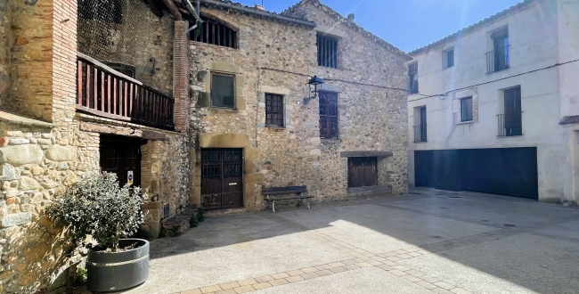 FANTÀSTICA MASIA DEL SEGLE XVI-XVIII PER REHABILITAR A LA CELLERA DE TER