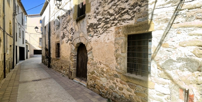 FANTÀSTICA MASIA DEL SEGLE XVI-XVIII PER REHABILITAR A LA CELLERA DE TER