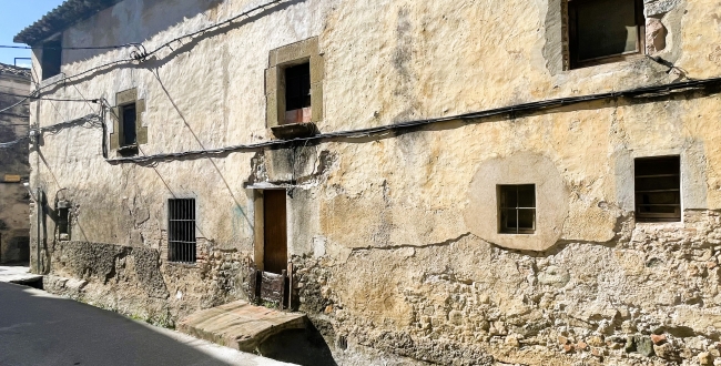 FANTÀSTICA MASIA DEL SEGLE XVI-XVIII PER REHABILITAR A LA CELLERA DE TER