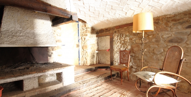 FANTÀSTICA MASIA DEL SEGLE XVI-XVIII PER REHABILITAR A LA CELLERA DE TER