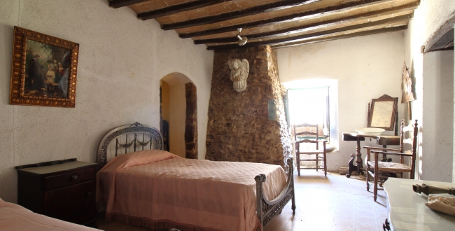 FANTÀSTICA MASIA DEL SEGLE XVI-XVIII PER REHABILITAR A LA CELLERA DE TER