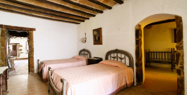 FANTÀSTICA MASIA DEL SEGLE XVI-XVIII PER REHABILITAR A LA CELLERA DE TER