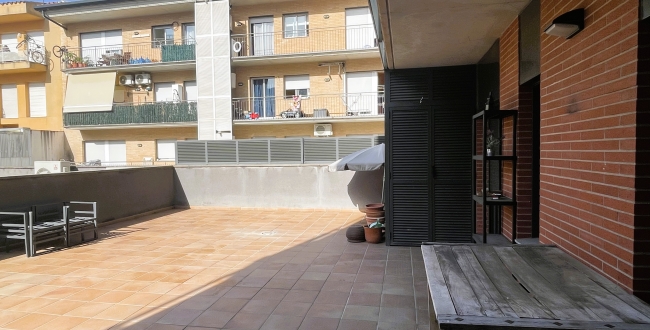 PIS DE 3 HABITACIONS AMB TERRASSA DE 70M2 A SANTA EUGÈNIA - GIRONA