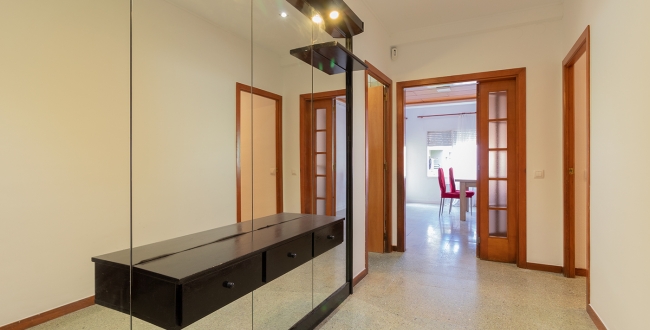 PIS AMB 4 HABITACIONS DOBLES I MENJADOR AMPLI AMB LLAR DE FOC A ST. NARCIS - GIRONA