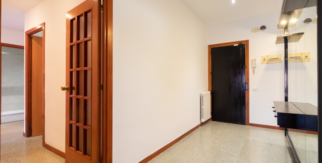 PIS AMB 4 HABITACIONS DOBLES I MENJADOR AMPLI AMB LLAR DE FOC A ST. NARCIS - GIRONA