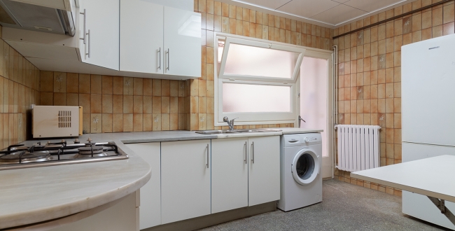 PIS AMB 4 HABITACIONS DOBLES I MENJADOR AMPLI AMB LLAR DE FOC A ST. NARCIS - GIRONA