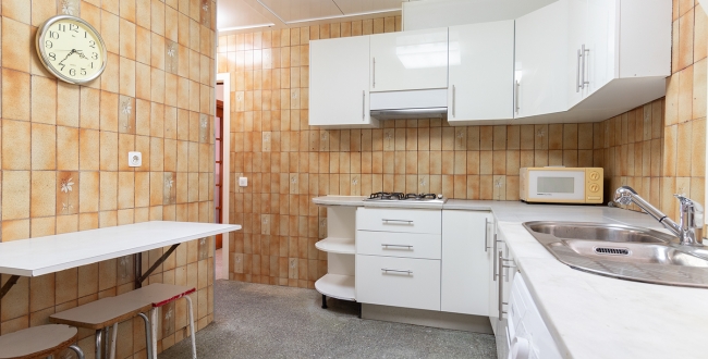 PIS AMB 4 HABITACIONS DOBLES I MENJADOR AMPLI AMB LLAR DE FOC A ST. NARCIS - GIRONA