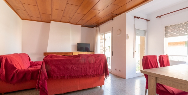 PIS AMB 4 HABITACIONS DOBLES I MENJADOR AMPLI AMB LLAR DE FOC A ST. NARCIS - GIRONA