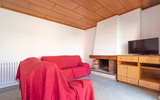 PIS AMB 4 HABITACIONS DOBLES I MENJADOR AMPLI AMB LLAR DE FOC A ST. NARCIS - GIRONA