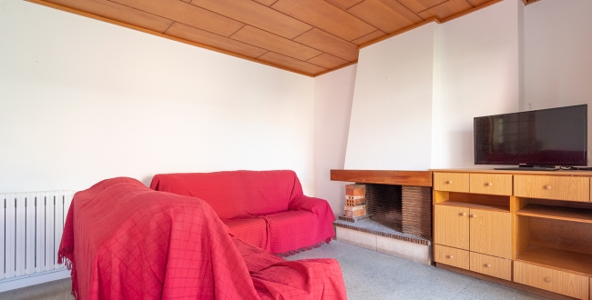 PIS AMB 4 HABITACIONS DOBLES I MENJADOR AMPLI AMB LLAR DE FOC A ST. NARCIS - GIRONA