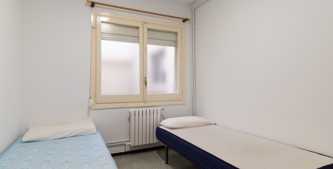 PIS AMB 4 HABITACIONS DOBLES I MENJADOR AMPLI AMB LLAR DE FOC A ST. NARCIS - GIRONA