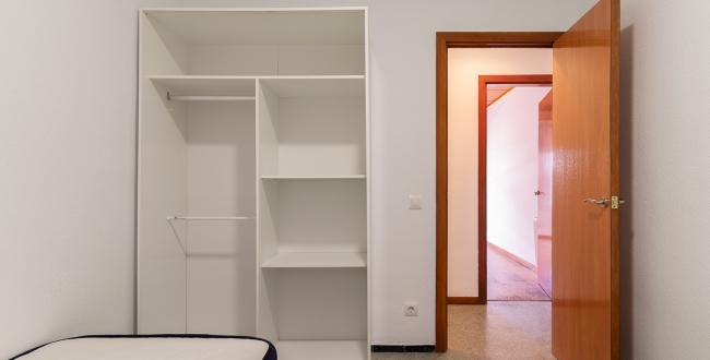 PIS AMB 4 HABITACIONS DOBLES I MENJADOR AMPLI AMB LLAR DE FOC A ST. NARCIS - GIRONA