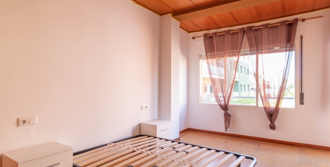 PIS AMB 4 HABITACIONS DOBLES I MENJADOR AMPLI AMB LLAR DE FOC A ST. NARCIS - GIRONA