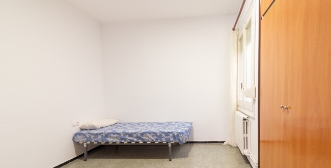 PIS AMB 4 HABITACIONS DOBLES I MENJADOR AMPLI AMB LLAR DE FOC A ST. NARCIS - GIRONA