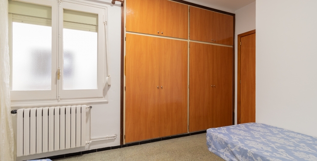 PIS AMB 4 HABITACIONS DOBLES I MENJADOR AMPLI AMB LLAR DE FOC A ST. NARCIS - GIRONA