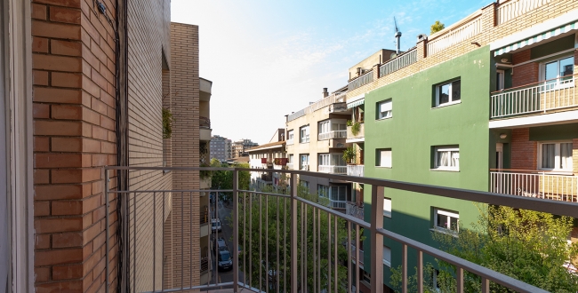 PIS AMB 4 HABITACIONS DOBLES I MENJADOR AMPLI AMB LLAR DE FOC A ST. NARCIS - GIRONA