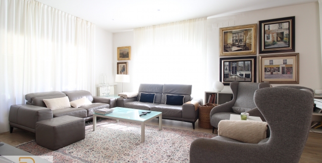 CASA UNIFAMILIAR D'OBRA VISTA REFORMADA AMB PISCINA