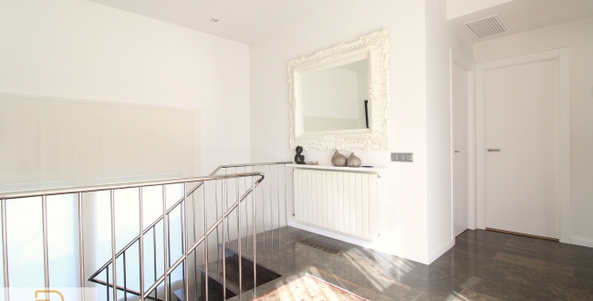 CASA UNIFAMILIAR D'OBRA VISTA REFORMADA AMB PISCINA