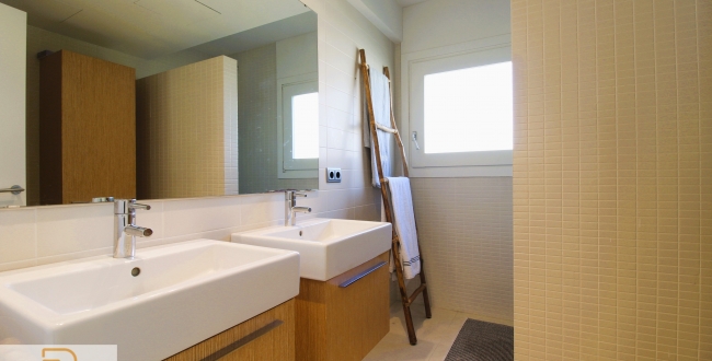 CASA UNIFAMILIAR D'OBRA VISTA REFORMADA AMB PISCINA