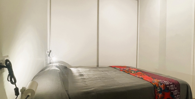 PIS D'1 HABITACIÓ, CUINA I MENJADOR CONCEPTE MODERN, AMB PATI INTERIOR. RECENT  REFORMAT AMB MOBLES I ELECTRODOMÈSTICS AL BARRI VELL DE GIRONA. LLOGUER DE TEMPORDADA 